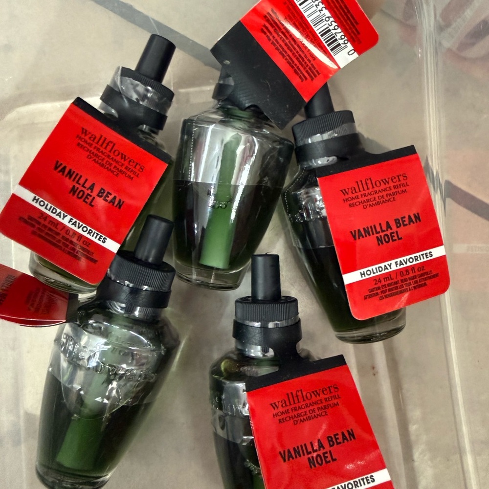 5 Wallflowers Vanilla Bean Noel Plug-In Refills - Red & Green